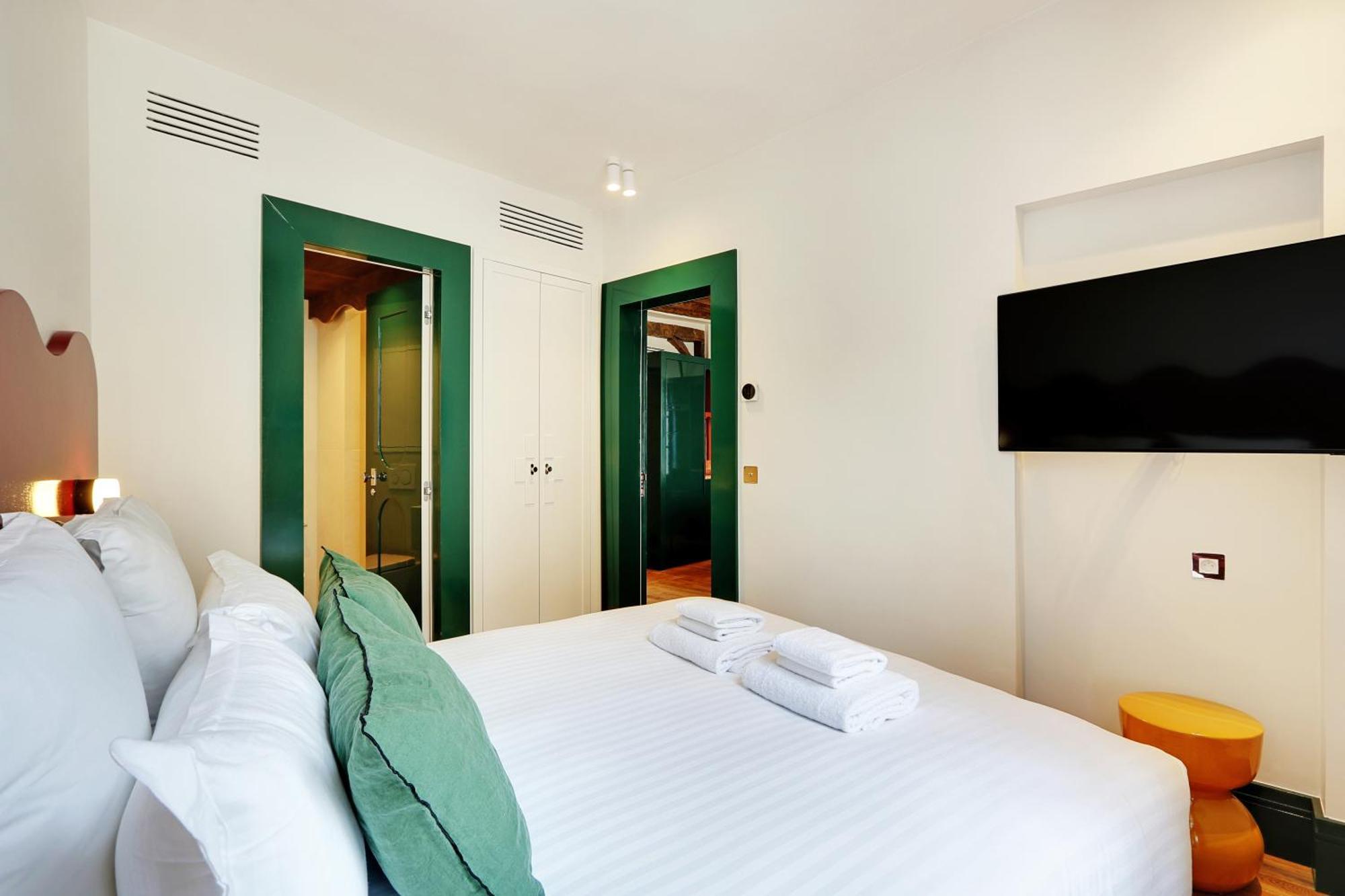 Paris Home Collection Serviced Apartments In Notre Dame - Rue Savoie Bagian luar foto